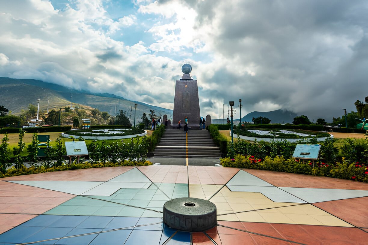 mitad-del-mundo-shuttle